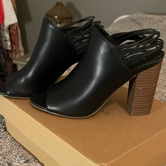 Francesca’s Black Peep Toe Heels in Size 7.5 - Block heel super cool shoes! - Picture 8 of 12